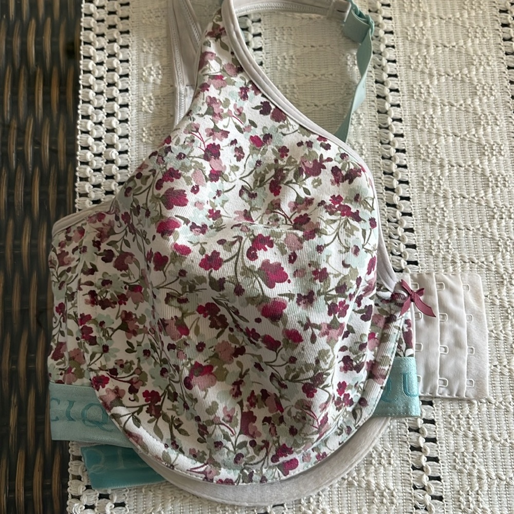 Cacique Bras SZ 40 (F) DDD (price is for ALL 5 Bras)